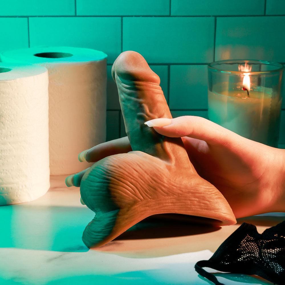 Gender X STAND TO PEE - Dark -  Realistic Stand-To-Pee Funnel
