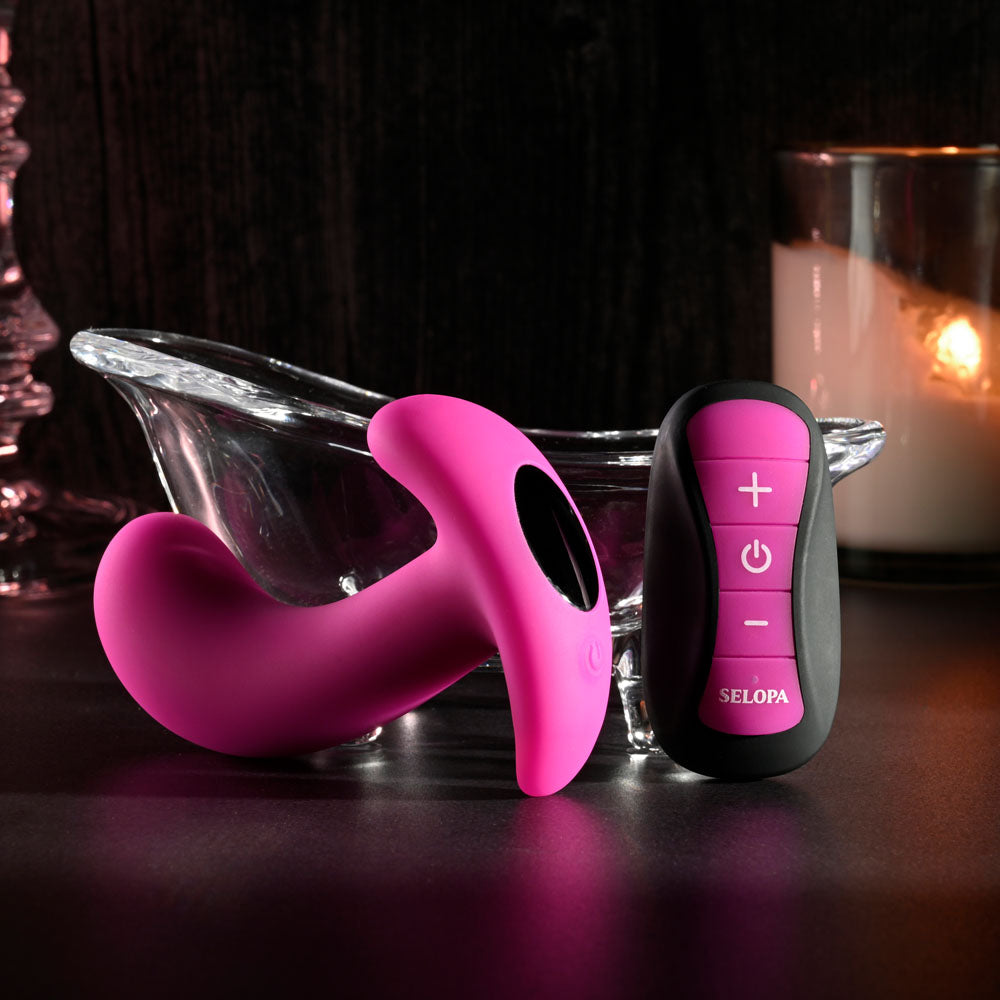Selopa HOOKING UP -  9.5 cm USB Rechargeable Vibrator with Wireless Remote