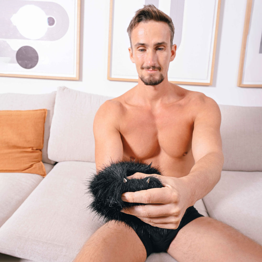 SPORTSHEETS Spiked Sensory Mitt -  Furry Mitt with Spikes